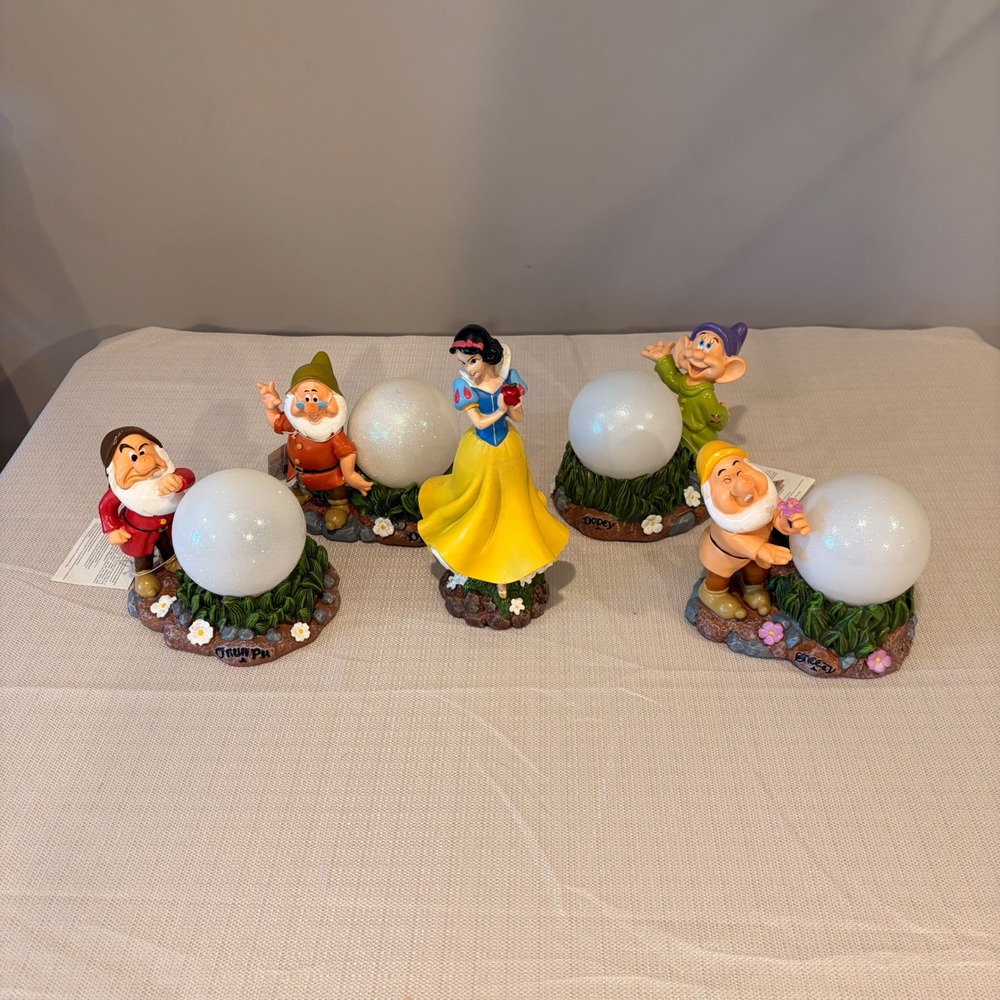 Disney Snow White and Seven Dwarfs Solar Garden Stake Statue Set of 5 Multicolor